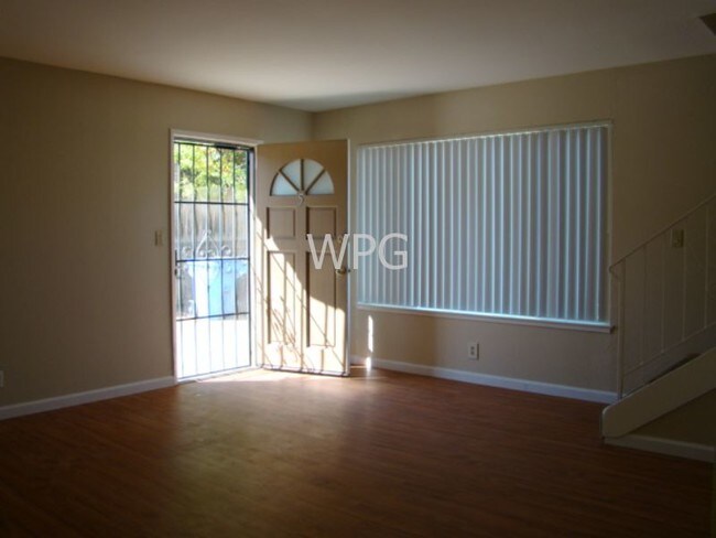 Building Photo - 713 Golden Oak Dr
