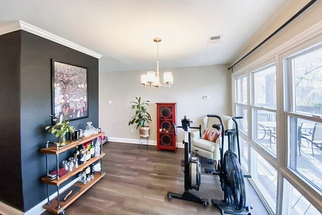 Building Photo - Immaculately Renovated 3 Bedroom 1.5 Bathr...