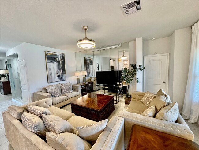 Foto del edificio - 1916 Thorndyke Ln