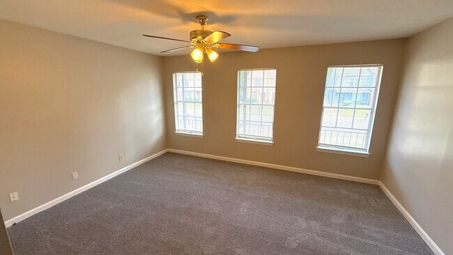 Foto del edificio - 835 Candace Dr