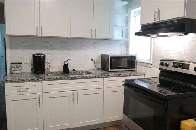 Building Photo - 1430 Clermont Ct