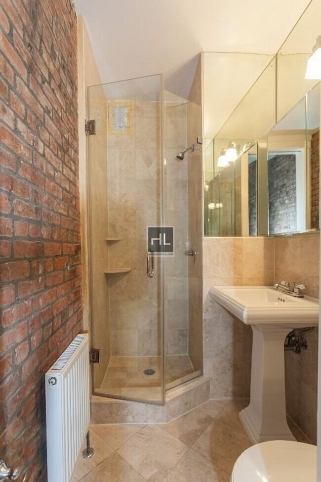 Foto del edificio - East 1st Street