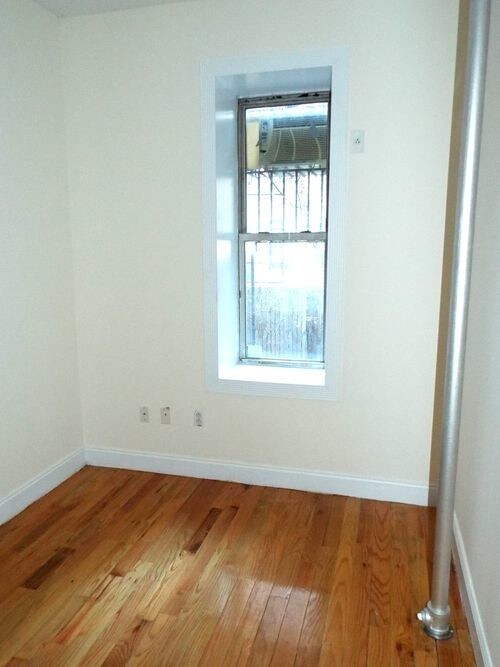 Building Photo - 410 W 44th St