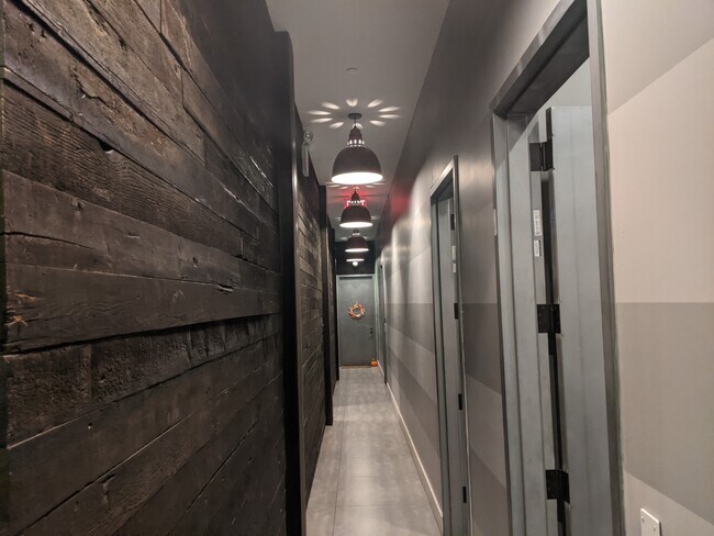 Foto del edificio - 6015 Myrtle Ave