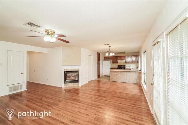 Building Photo - 8201 Meadow Swan, San Antonio, TX, 78251