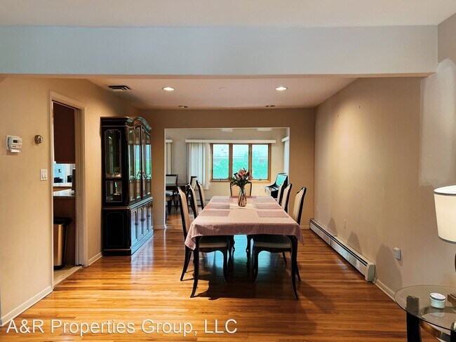 Foto del edificio - 5 br, 3 bath House - 99 Lee Place