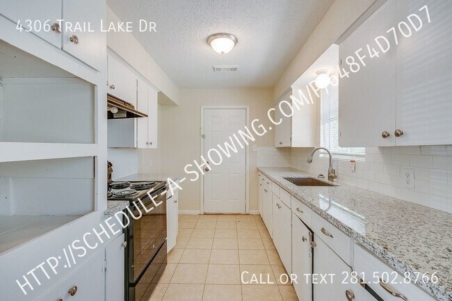 Foto del edificio - 4306 Trail Lake Dr
