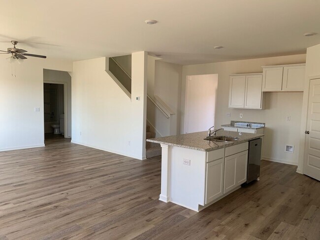 Foto del edificio - Spacious 5BR House in Bessemer