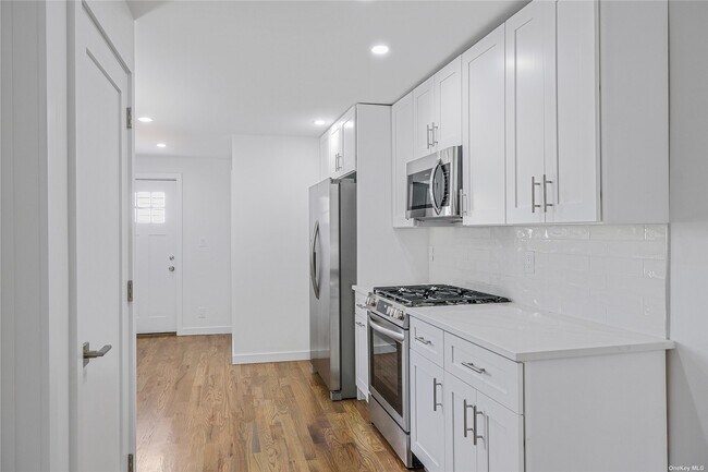 Building Photo - 48 Maxwell Ave