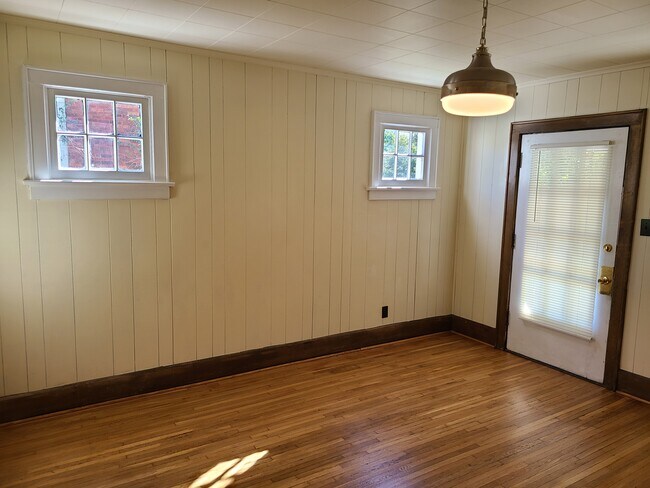 Foto del edificio - 214 E Kelso Rd