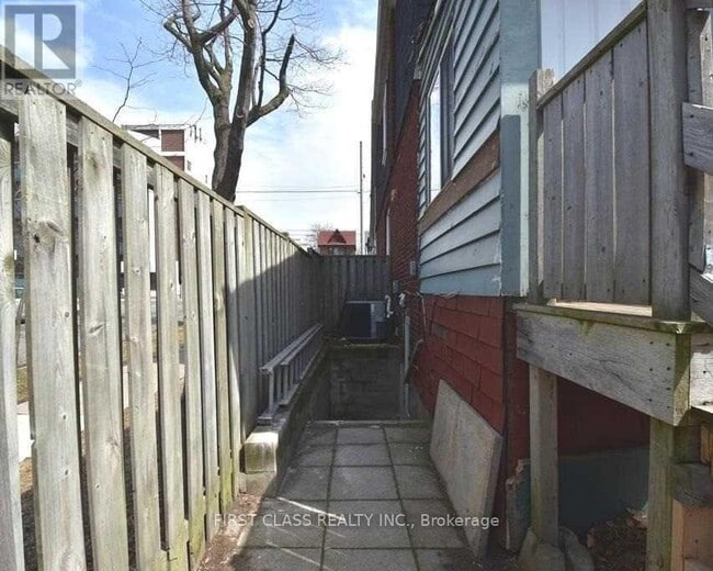 Building Photo - 1050 Woodbine Ave