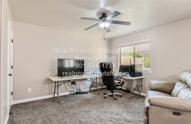 Building Photo - 1795 E Whitetail Dr