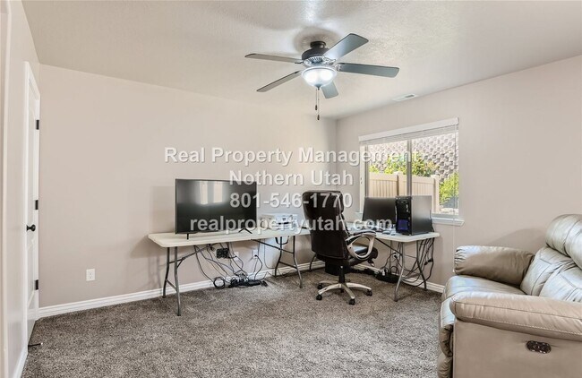 Foto del edificio - 1795 E Whitetail Dr
