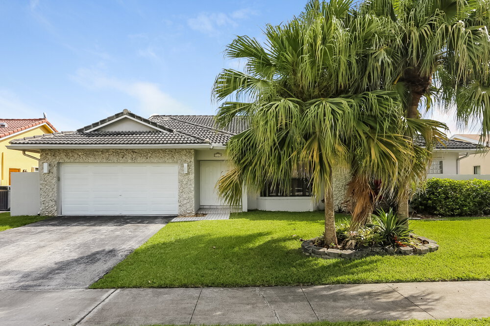 Foto principal - 7715 NW 21st Ct