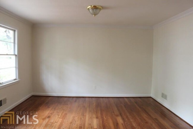 Building Photo - 633 Pauley Pl NE