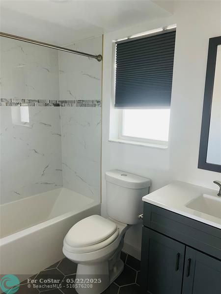 Foto del edificio - 8220 Sunrise Lakes Blvd