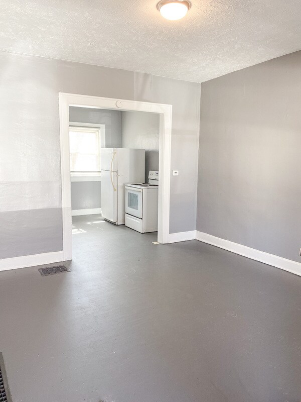 Foto del edificio - 5121 E Burgess Ave