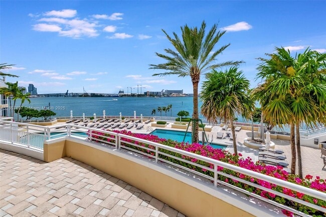 Building Photo - 848 Brickell Key Dr