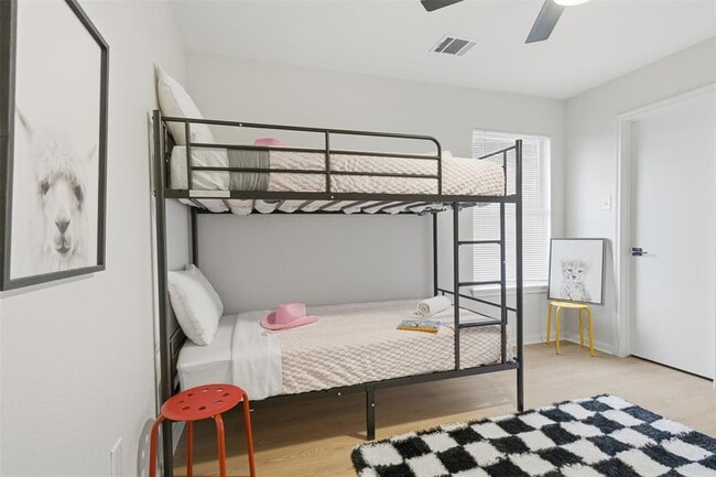 Foto del edificio - 1708 E 17th St