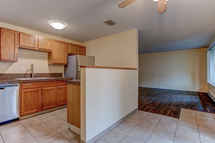 Primary Photo - Spacious 2 Bed 1 Bath In Quiet Community
