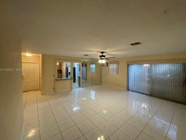 Foto del edificio - 4831 NW 12th St