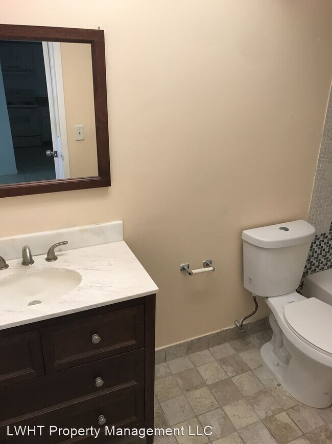 Building Photo - 1 br, 1.5 bath House - 1810 SW 81st Ave #2311