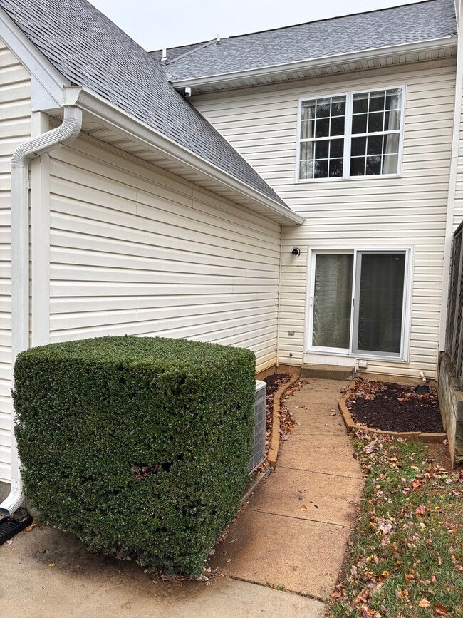 Foto del edificio - 305 Mt Royal Ave