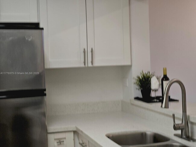 Foto del edificio - 1720 NW N River Dr