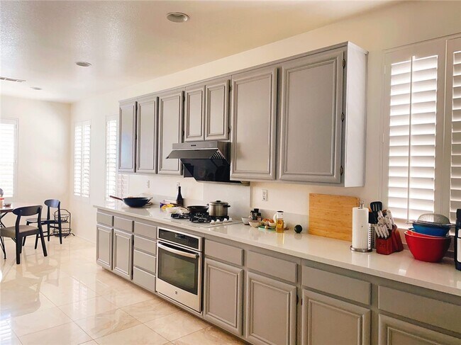 Building Photo - 4996 Heritage Dr