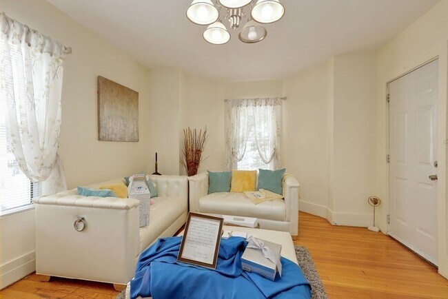 Building Photo - 44 Timson St