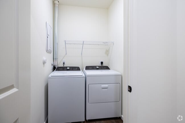 1BR, 1BA - 895SF - In-Unit Laundry - Washington Terrace