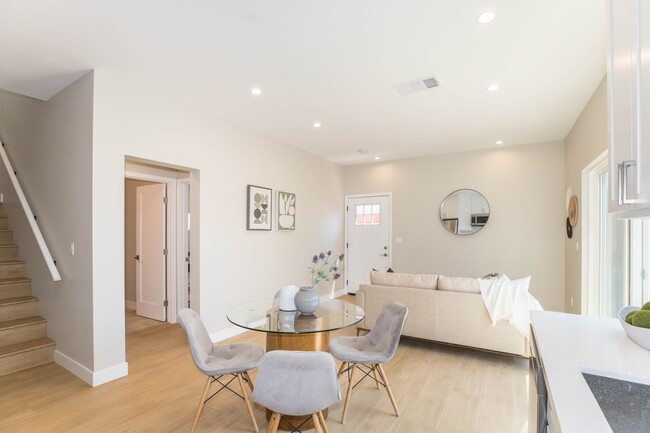 Building Photo - New Townhouse ADU W/Private Yard - Prime B...