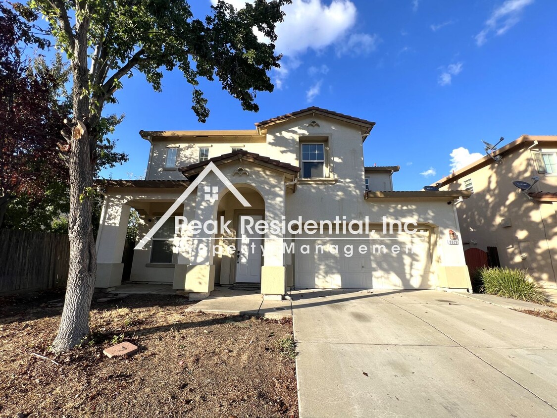 Foto principal - Very Nice 4bd/3b Elk Grove House with 2 Ca...