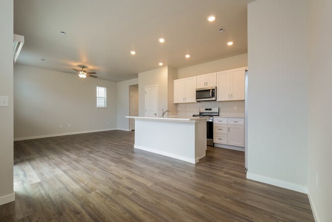 Building Photo - 2162 Flower Blossom Ave