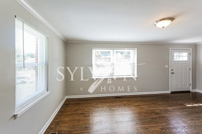 Building Photo - Cute, cozy and comfortable