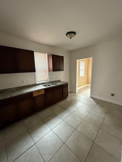 Foto del edificio - 5891 Vancourt St