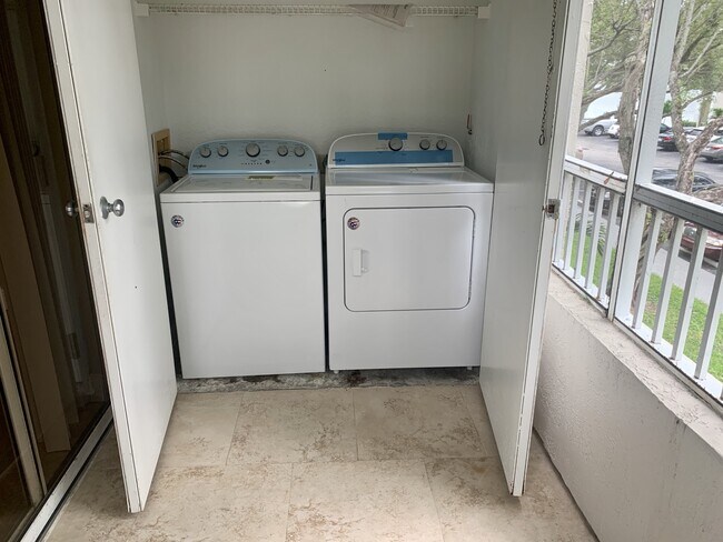 Foto del edificio - 2841 N Oakland Forest Dr