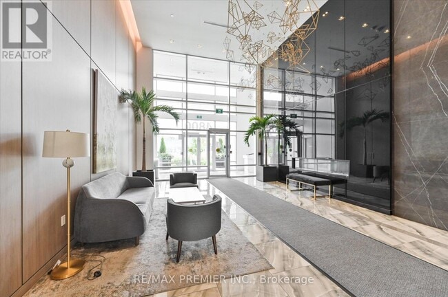 Photo du bâtiment - 4800 Hwy 7