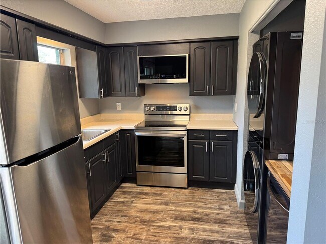 Foto del edificio - 3Br/1Ba Pet Friendly With Large Fenced Back Yard