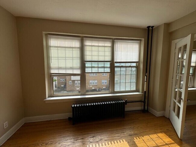 Building Photo - 3541 N Meridian St