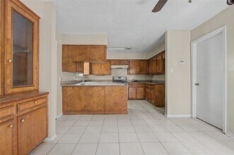 Building Photo - 13119 Hollowcreek Park Dr