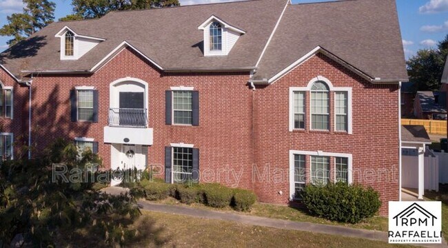 Building Photo - 6 Fernwood Dr