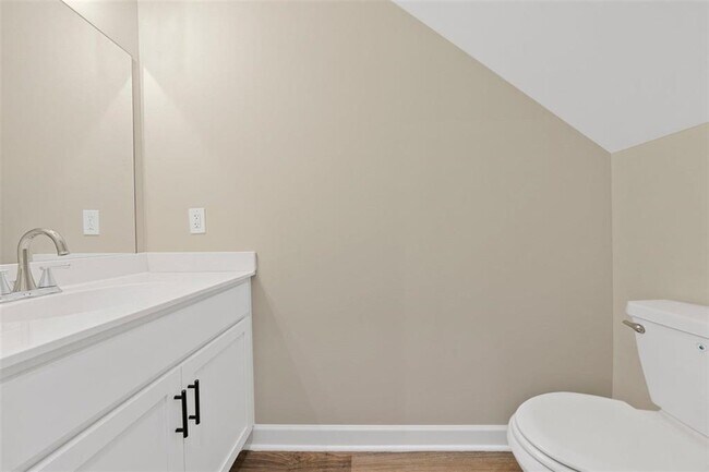 Building Photo - 906 Plano Rd