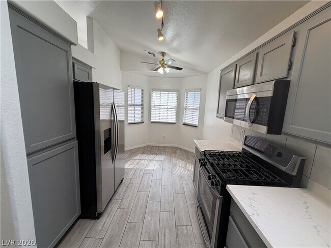 Foto del edificio - 5905 Silver Heights St