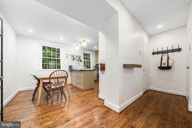Foto del edificio - 2720 Ordway St NW
