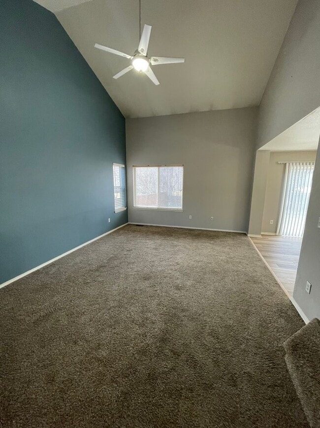 Foto del edificio - 6511 Stagecoach Ave