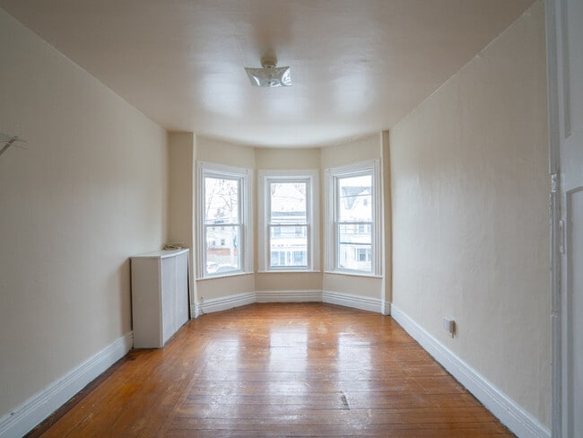 Building Photo - 431 Morris St