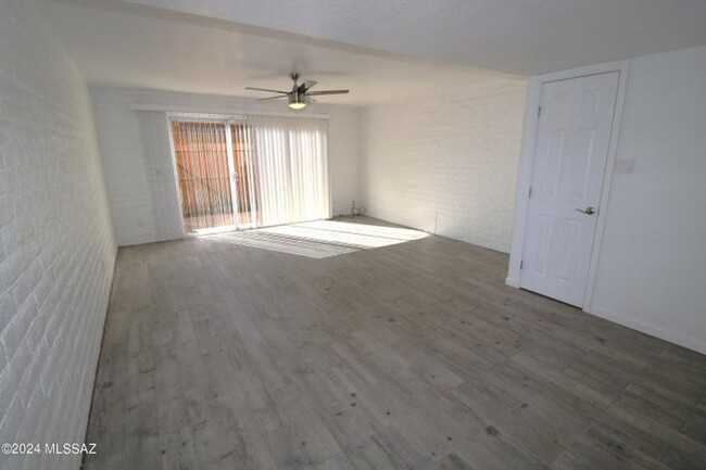 Foto del edificio - Central 2 story townhome, 2 bed 2 bath