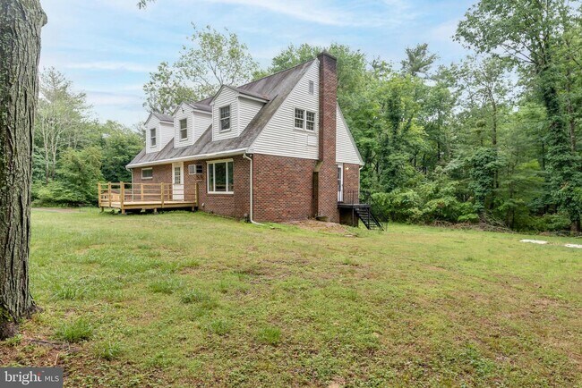 Building Photo - 160 White Pine Way