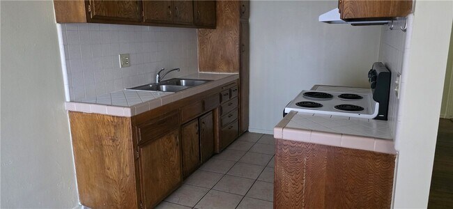 Foto del edificio - 2300 Mountain Ave N